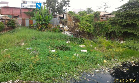 Người dân gần cầu Mỹ Thuận ở Sài Gòn kêu cứu vì kênh ngập ngụa rác ảnh 4