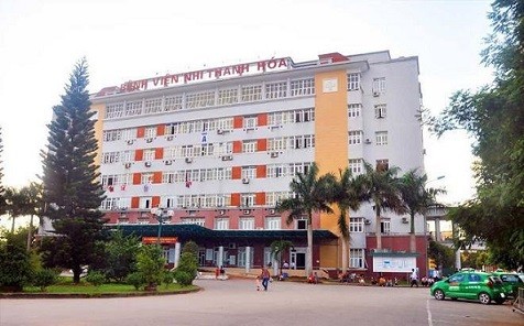 Bệnh nhi tử vong với nhiều vết thương lạ, công an khai quật tử thi làm rõ ảnh 1