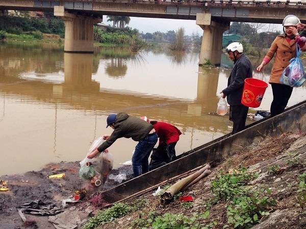 Điện Biên: Không thả túi nhưng vẫn thả rác ảnh 1