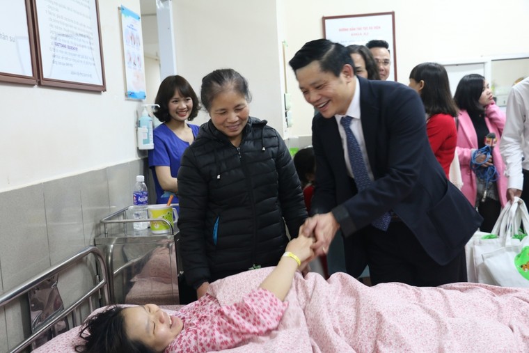 Bé trai nặng 3,4kg chào đời vào thời khắc giao thừa ảnh 3