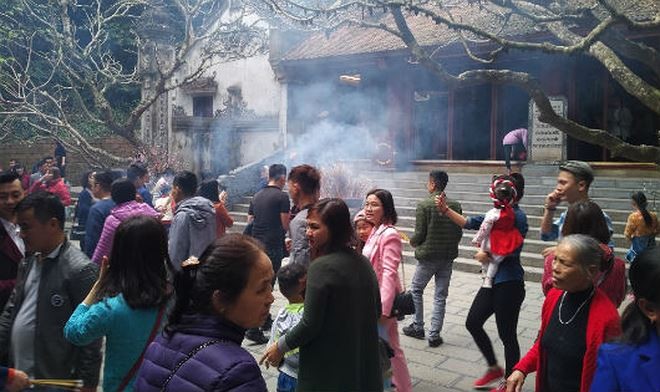 Hơn 1 vạn người thành kính dâng hương hướng về đất Tổ nhân dịp đầu xuân mới ​ ảnh 7