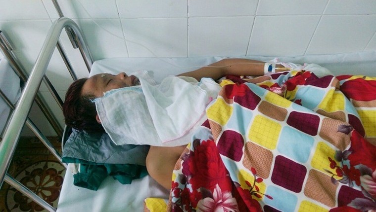 Tẩm xăng lên người con trai và cháu ruột rồi châm lửa đốt vì dám nhuộm tóc đỏ ảnh 1