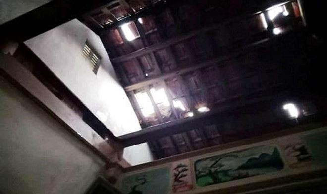 Lốc xoáy khiến hàng chục nhà dân bị tốc mái ảnh 1