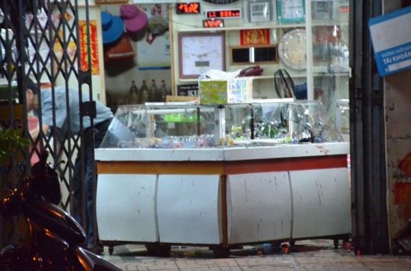 Người đàn ông nghi ‘ngáo đá’ xông vào nhà dân đâm gục chủ nhà rồi tự sát ảnh 1