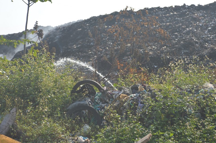 Quảng Nam: Bãi tập kết 100 tấn rác/ngày ở Hội An vẫn âm ỉ cháy ảnh 3