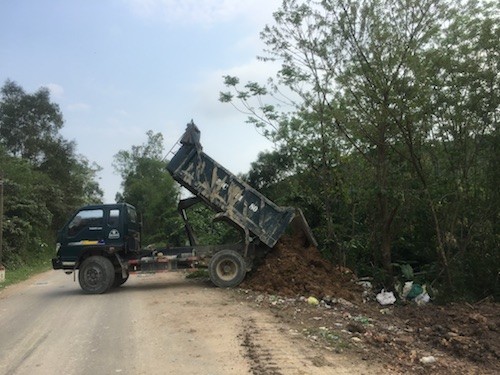 Họp khẩn vụ ruồi từ bãi rác 'tấn công' người dân Hà Tĩnh ảnh 2