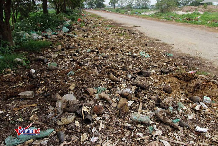 Xương lợn, xách bò ngập đường, giòi bọ lúc nhúc ảnh 1