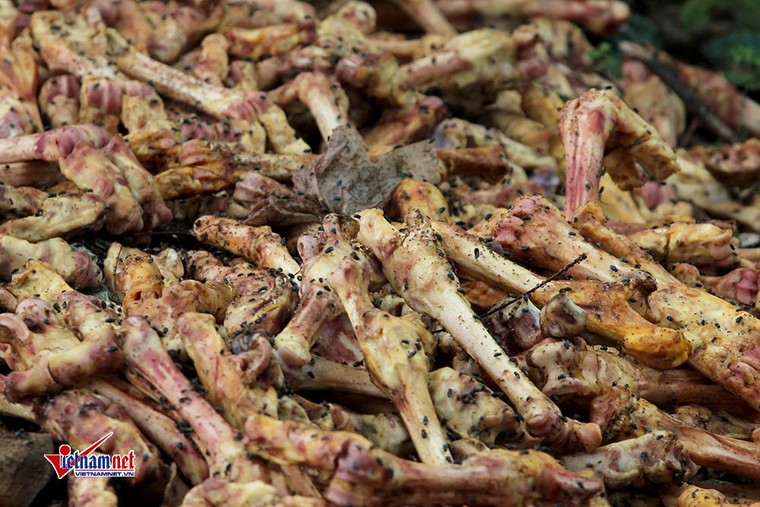Xương lợn, xách bò ngập đường, giòi bọ lúc nhúc ảnh 7