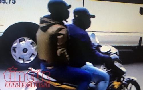 Lộ diện hai thanh niên mang súng cướp ngân hàng ABBank giữa ban ngày ảnh 1