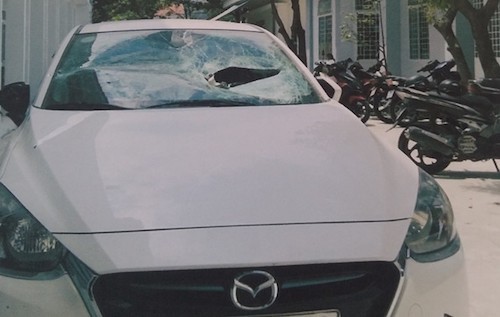 Khởi tố 3 đối tượng chém người, phá xe để trả thù ảnh 1