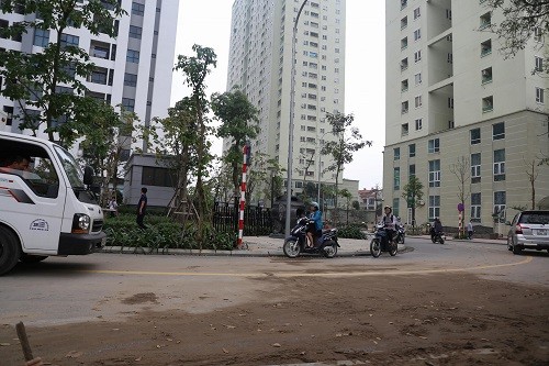 Hà Nội phá rào chắn đoạn đường tranh chấp giữa hai chung cư ảnh 1