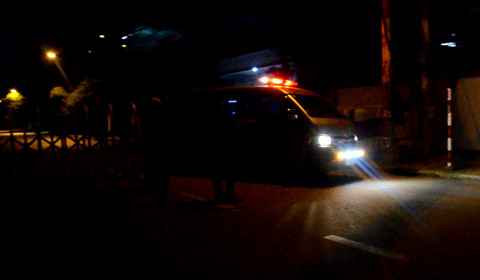 Người dân dạo mát phát hiện thi thể cạnh bờ kênh ảnh 1