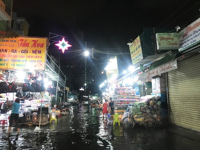 Người phụ nữ rơi từ lầu 5 chung cư xuống đất tử vong ảnh 2