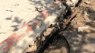 'Chạy' sạt lở, nhiều hộ sống trong cảnh thấp thỏm ảnh 1