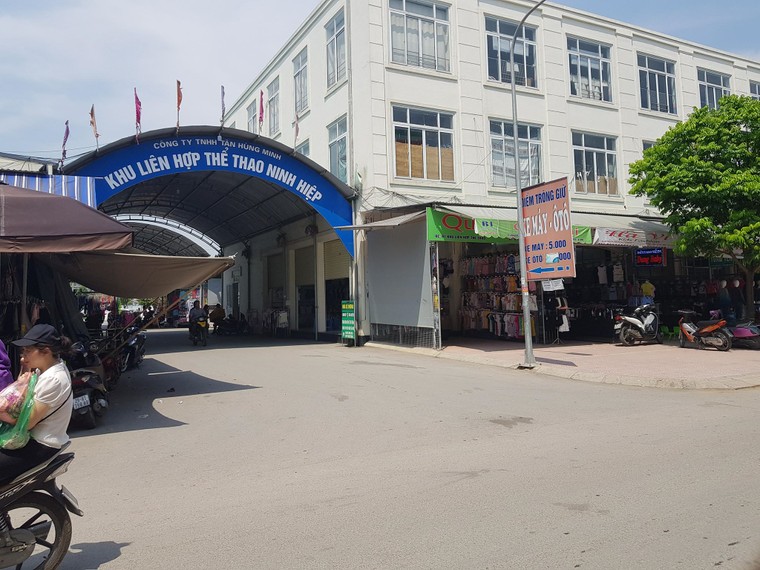 Hà Nội: ‘Xẻ thịt’ Trung tâm thể thao để cho thuê ki-ốt bán hàng với giá tiền tỷ ảnh 1