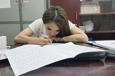 Túng tiền, hotgirl chuyển giới đi bán dâm ảnh 1