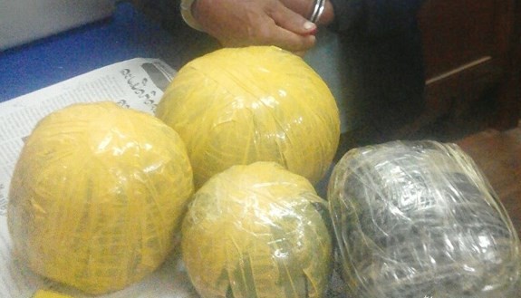 Bắt đối tượng người Lào đang tìm cách vận chuyển 15kg ma túy vào Việt Nam ảnh 1