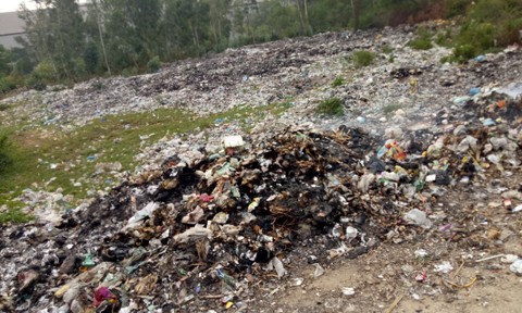 Bãi rác thải giữa lòng đô thị cháy ngun ngút suốt ngày đêm ảnh 4