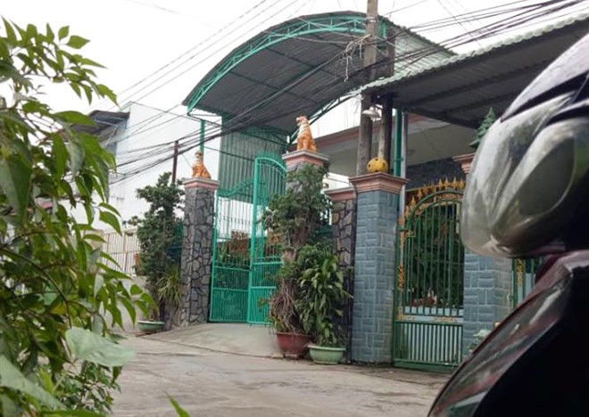 Vo boc cua 2 cha con trong vu khung bo tru so cong an o TP.HCM hinh anh 1