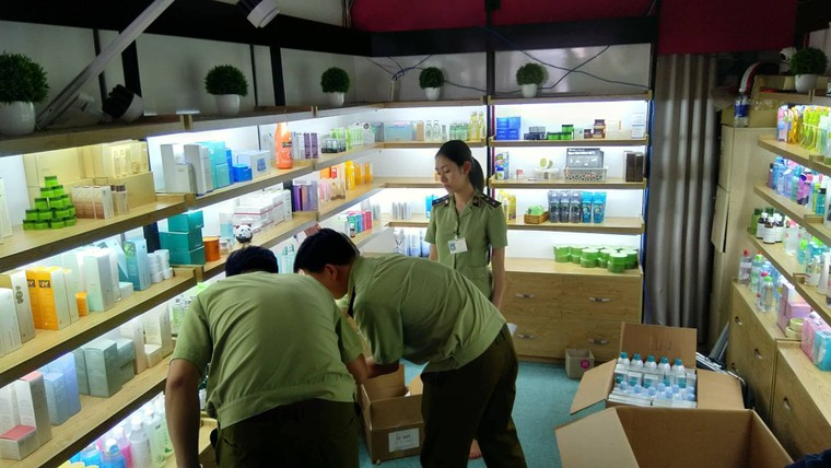 Quản lý thị trường mỹ phẩm: Chưa kiểm tra đã có điện thoại “hỏi thăm“! ảnh 1