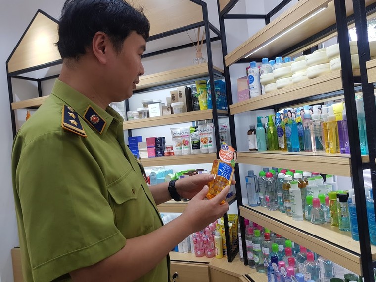 Quản lý thị trường mỹ phẩm: Chưa kiểm tra đã có điện thoại “hỏi thăm“! ảnh 2