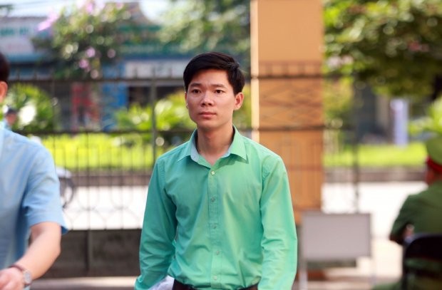 Bác sĩ Hoàng Công Lương bất ngờ nhận 2 lệnh cấm đi khỏi nơi cư trú chỉ trong một ngày ảnh 1