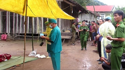 Dùng cuốc đánh vợ đến chết, chồng treo cổ tự tử bất thành ảnh 1