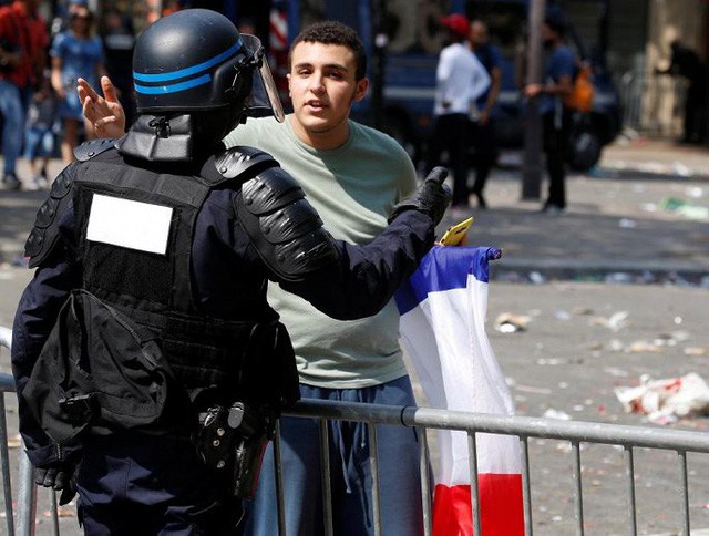 [ẢNH] Người dân Pháp đổ ra đường ăn mừng chức vô địch World Cup 2018 ảnh 8