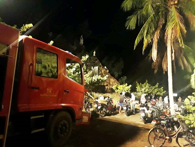 Rủ nhau đi tắm biển, 2 người chết, 1 người mất tích ảnh 1