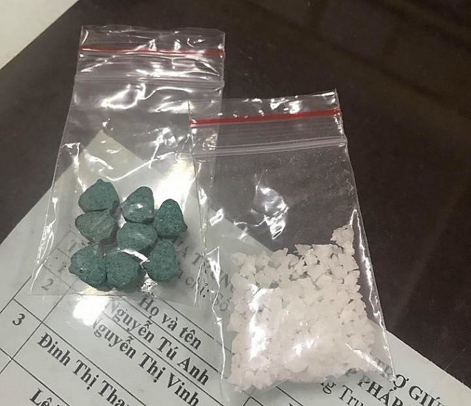 Đi xe đạp điện giao ma túy thuê, nam sinh bị CSGT Hà Nội tóm gọn ảnh 1