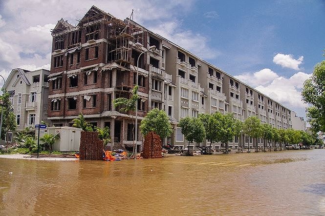 Sau ngập, 'làng' biệt thự triệu đô lộ nhiều bất cập ảnh 1