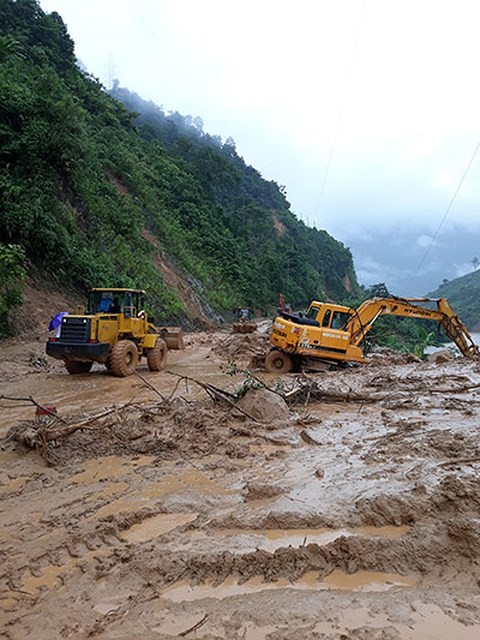 Mưa lũ ở miền núi phía Bắc: Lai Châu xuất hiện lũ ống, Lào Cai sập ngầm ảnh 4