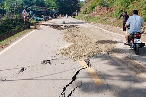 Mưa lũ ở miền núi phía Bắc: Lai Châu xuất hiện lũ ống, Lào Cai sập ngầm ảnh 6