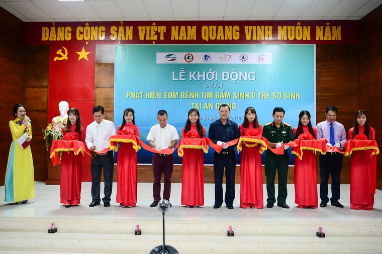An Giang: Khoảng 30.000 sinh ra trong năm 2018-2019 được tầm soát bệnh tim bẩm sinh khi chào đời ảnh 1