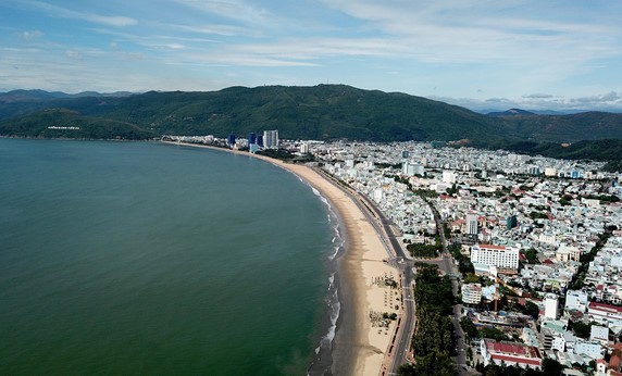 Bình Định quyết xử lý bùn đen gây ô nhiễm bãi tắm Quy Nhơn ảnh 1