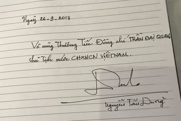 Các đồng chí lãnh đạo ghi sổ tang sau lễ viếng cố Chủ tịch nước Trần Đại Quang ảnh 7