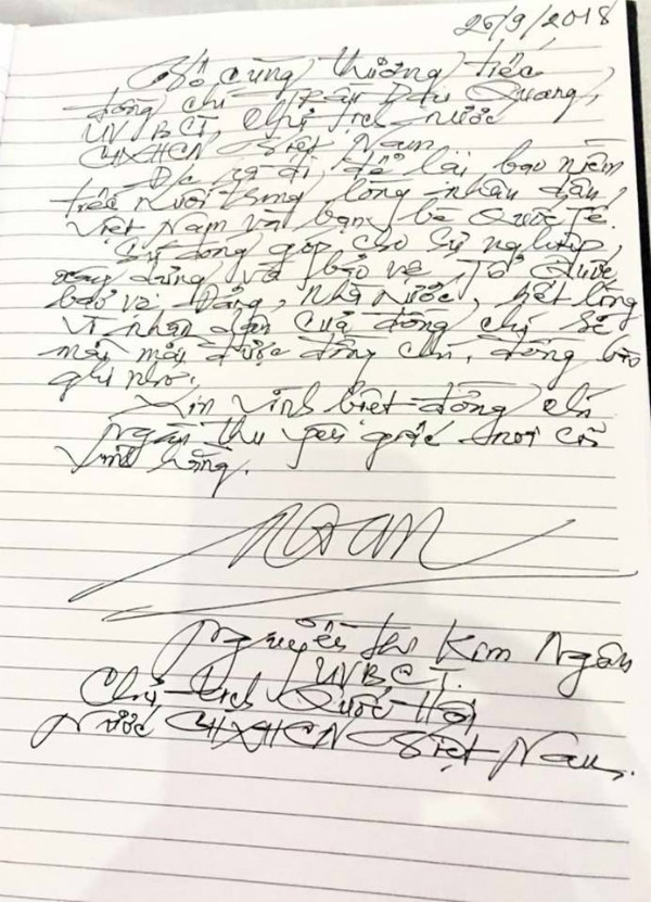 Các đồng chí lãnh đạo ghi sổ tang sau lễ viếng cố Chủ tịch nước Trần Đại Quang ảnh 5