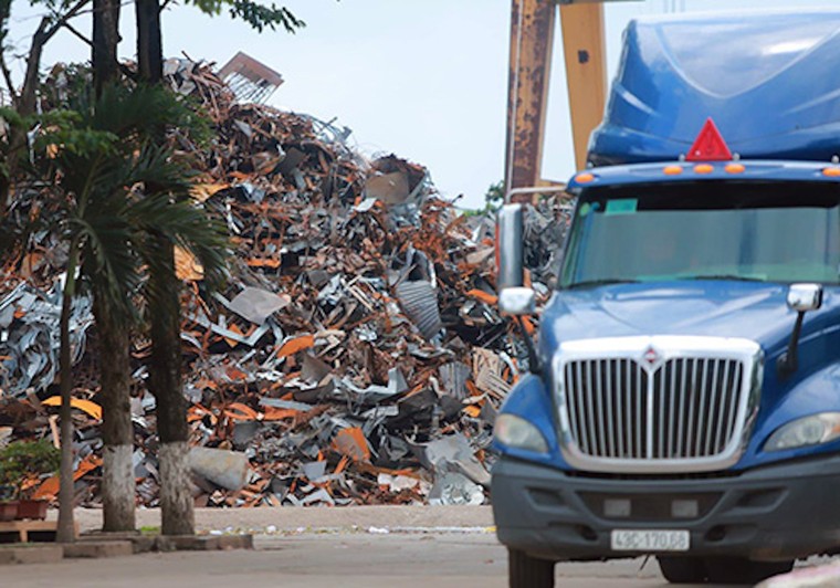 Hàng trăm người dân Đà Nẵng lại vây nhà máy thép ô nhiễm ảnh 1