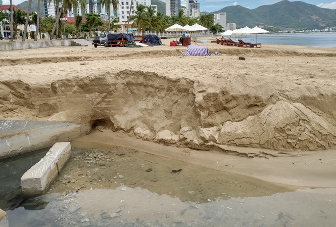 Xả thải bức tử Vịnh Nha Trang: Không biết nước từ đâu? ảnh 1