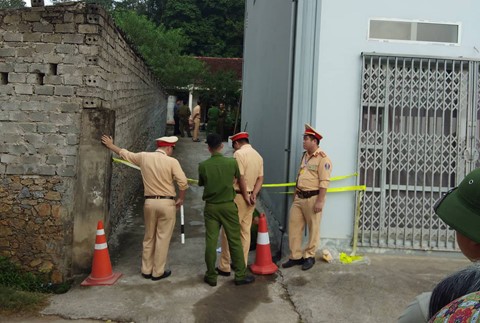 Điều tra nghi án người đàn ông giết mẹ, bế con nhỏ lên tầng 3 cố thủ ảnh 2