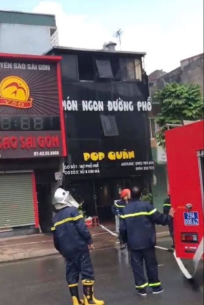 Cháy nghi ngút tại cửa hàng ăn uống trên phố Kim Mã ảnh 1