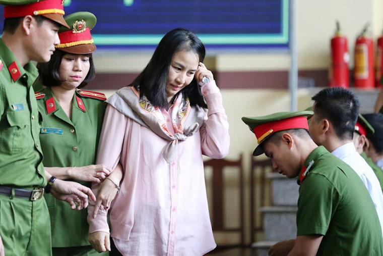 Hình ảnh xét xử cựu Trung tướng Phan Văn Vĩnh và vụ án 'đánh bạc nghìn tỷ' ảnh 3