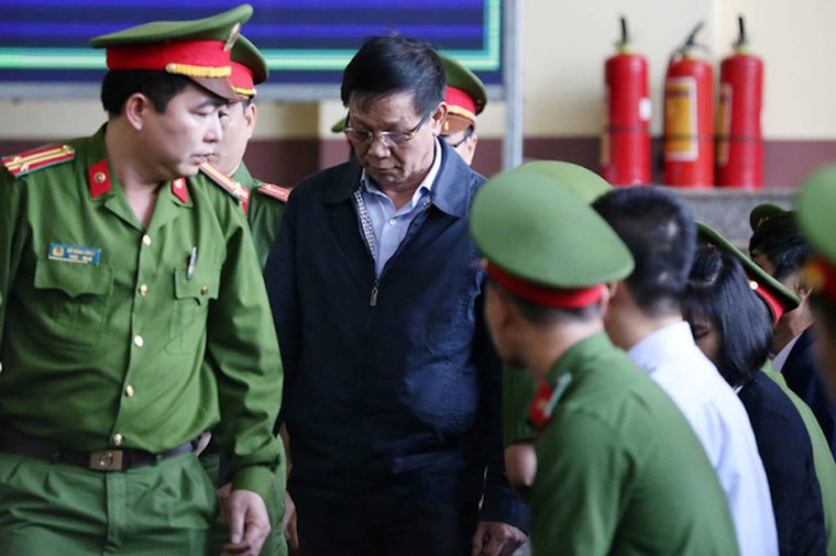 Hình ảnh xét xử cựu Trung tướng Phan Văn Vĩnh và vụ án 'đánh bạc nghìn tỷ' ảnh 7