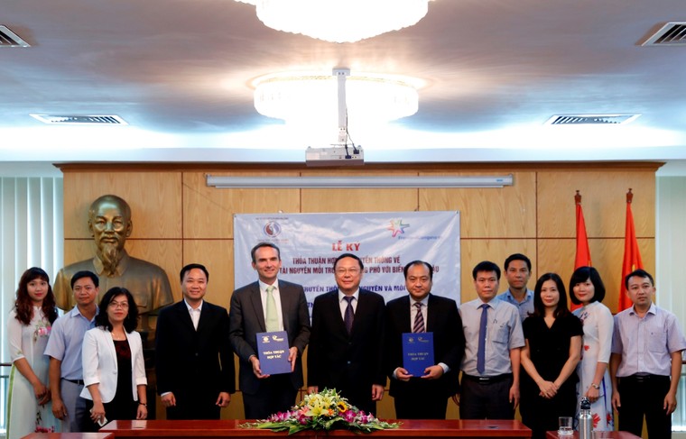 Sữa Cô gái Hà Lan lọt danh sách những doanh nghiệp bền vững ảnh 2