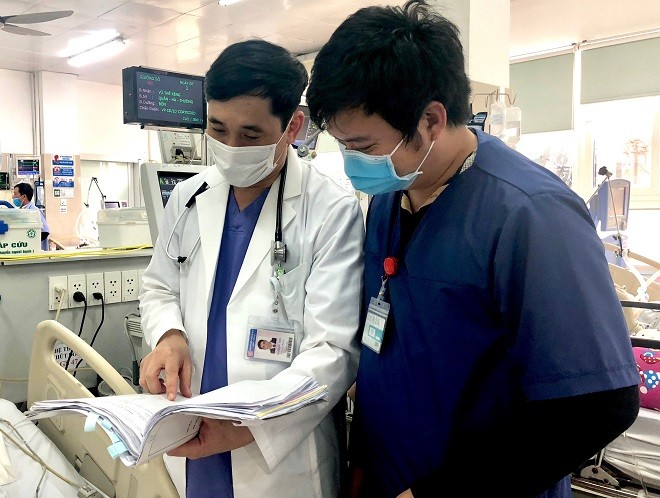 Chuyện chưa kể về vị bác sĩ 10 năm xung phong trực cấp cứu đêm giao thừa ảnh 2