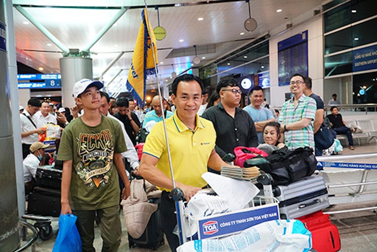 Chuyện của những người chuyên đón Tết xa nhà ảnh 1