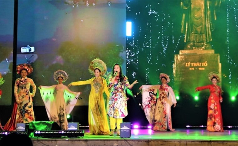 Tổ chức chương nghệ thuật 'Đẹp mãi Thăng Long' mừng Hội nghị Mỹ-Triều ảnh 1