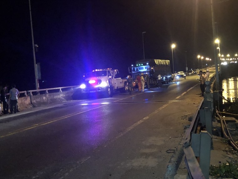 Xe ô tô con đâm trực diện xe tải trước hầm Hải Vân khiến 5 người trong một gia đình thương vong ảnh 1