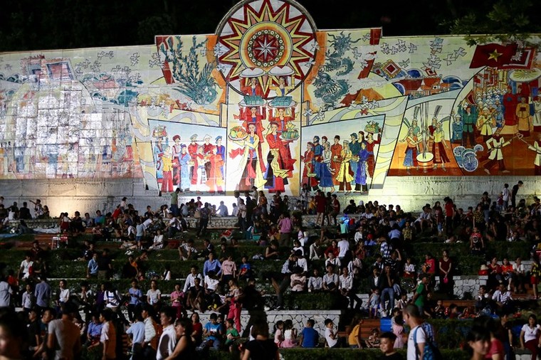 'Biển người' hành hương Đền Hùng trong đêm trước ngày khai hội ảnh 4