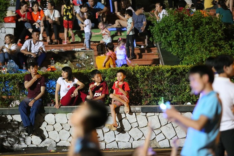 'Biển người' hành hương Đền Hùng trong đêm trước ngày khai hội ảnh 5